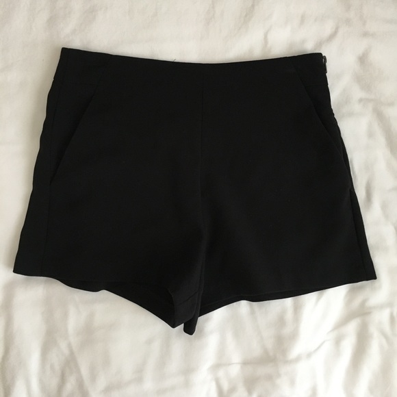 Forever 21 black high waisted shorts - Picture 1 of 5
